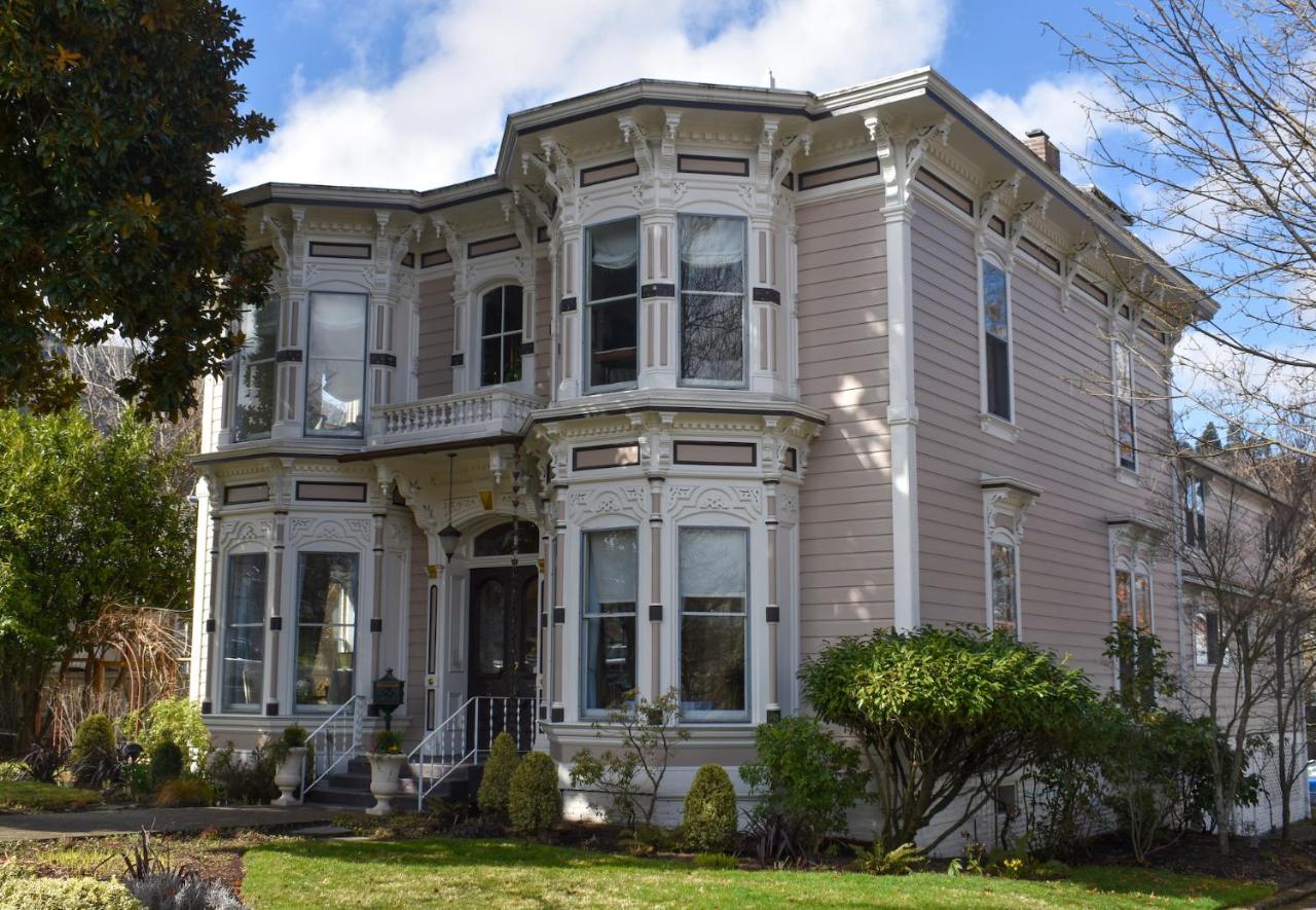 Mccall House Boutique Hotel Ashland Exterior photo